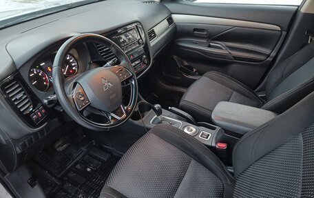 Mitsubishi Outlander III рестайлинг 3, 2013 год, 1 199 999 рублей, 9 фотография