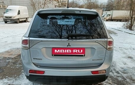 Mitsubishi Outlander III рестайлинг 3, 2013 год, 1 199 999 рублей, 8 фотография