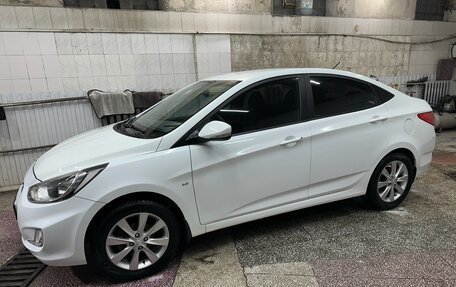 Hyundai Solaris II рестайлинг, 2011 год, 770 000 рублей, 1 фотография