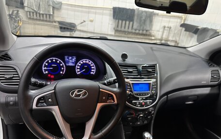 Hyundai Solaris II рестайлинг, 2011 год, 770 000 рублей, 12 фотография