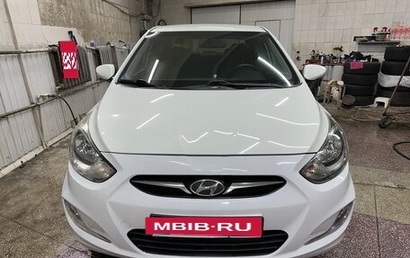 Hyundai Solaris II рестайлинг, 2011 год, 770 000 рублей, 2 фотография