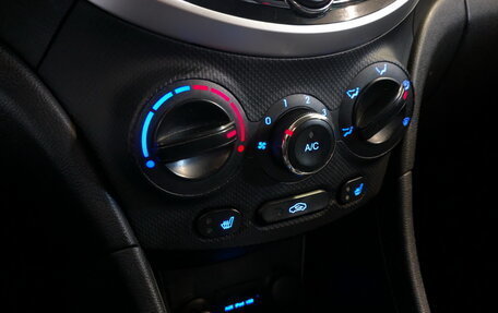 Hyundai Solaris II рестайлинг, 2011 год, 815 000 рублей, 25 фотография