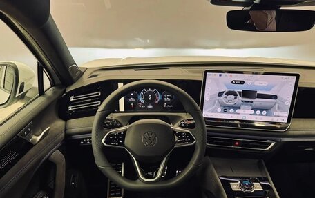 Volkswagen Tiguan, 2025 год, 4 799 000 рублей, 7 фотография