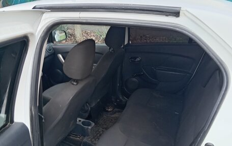 Renault Logan II, 2018 год, 650 000 рублей, 4 фотография