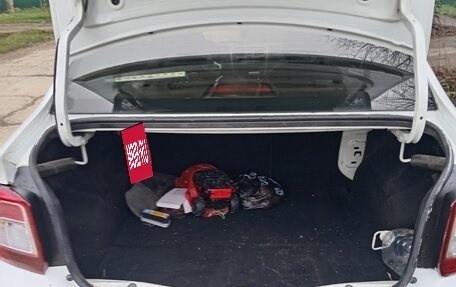 Renault Logan II, 2018 год, 650 000 рублей, 6 фотография