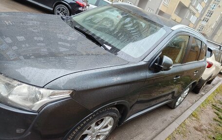 Mitsubishi Outlander III рестайлинг 3, 2014 год, 1 550 000 рублей, 2 фотография