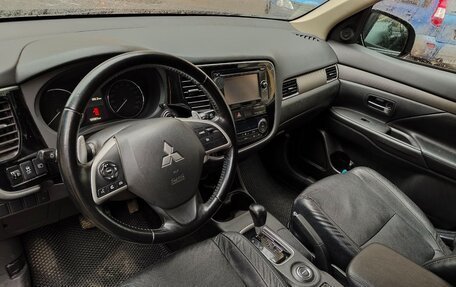Mitsubishi Outlander III рестайлинг 3, 2014 год, 1 550 000 рублей, 3 фотография