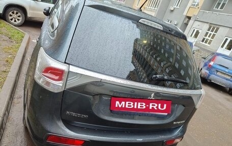 Mitsubishi Outlander III рестайлинг 3, 2014 год, 1 550 000 рублей, 5 фотография