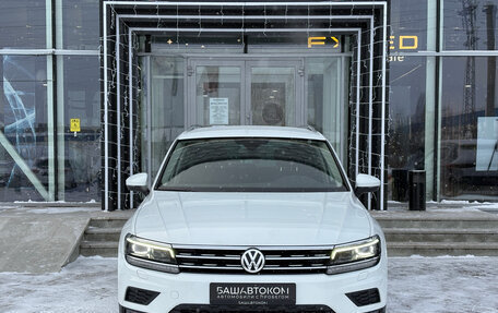Volkswagen Tiguan II, 2019 год, 2 480 000 рублей, 2 фотография