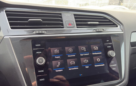 Volkswagen Tiguan II, 2019 год, 2 480 000 рублей, 10 фотография