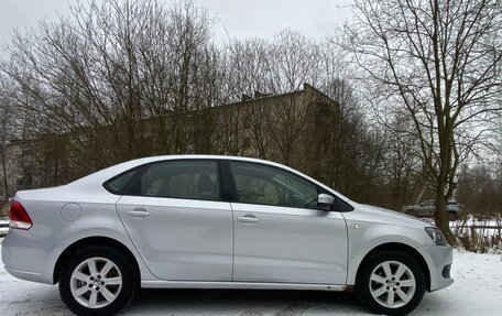 Volkswagen Polo VI (EU Market), 2012 год, 800 000 рублей, 2 фотография