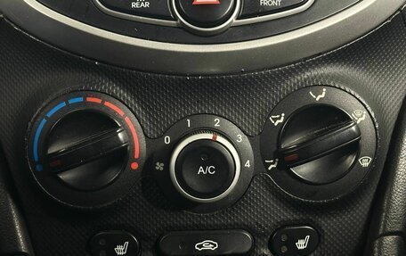 Hyundai Solaris II рестайлинг, 2012 год, 650 000 рублей, 21 фотография