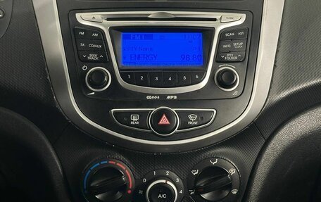 Hyundai Solaris II рестайлинг, 2012 год, 650 000 рублей, 22 фотография