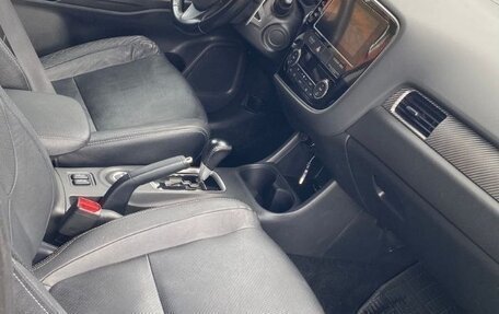 Mitsubishi Outlander III рестайлинг 3, 2013 год, 2 100 000 рублей, 1 фотография