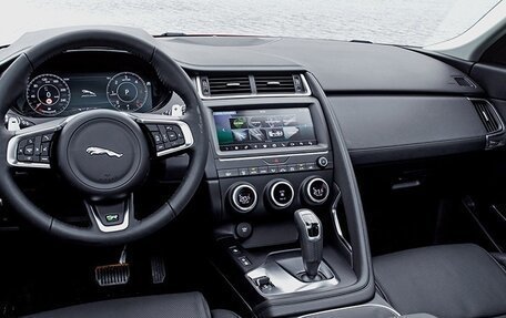 Jaguar E-Pace, 2018 год, 2 500 000 рублей, 3 фотография