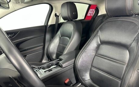 Jaguar XE I рестайлинг, 2016 год, 1 890 000 рублей, 10 фотография