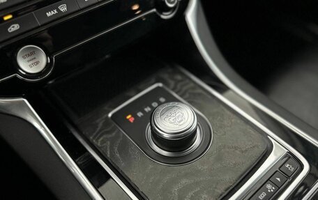 Jaguar XE I рестайлинг, 2016 год, 1 890 000 рублей, 25 фотография