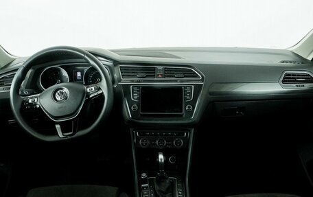 Volkswagen Tiguan II, 2017 год, 1 816 000 рублей, 7 фотография