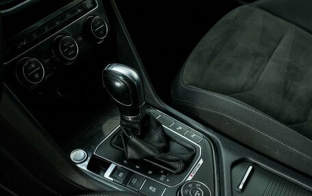 Volkswagen Tiguan II, 2017 год, 1 816 000 рублей, 12 фотография