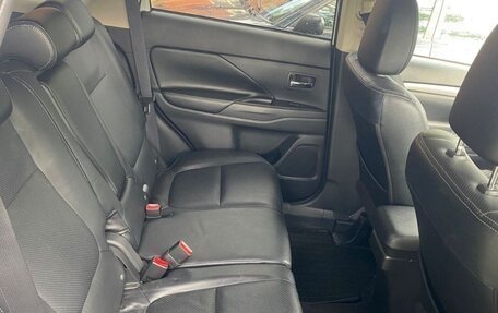 Mitsubishi Outlander III рестайлинг 3, 2013 год, 2 100 000 рублей, 3 фотография