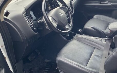 Mitsubishi Outlander III рестайлинг 3, 2013 год, 2 100 000 рублей, 4 фотография