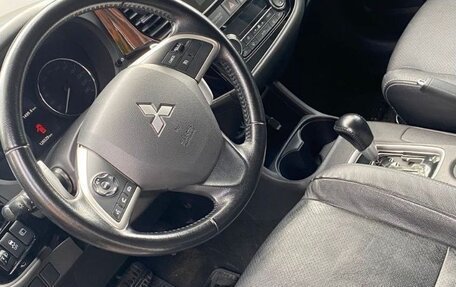 Mitsubishi Outlander III рестайлинг 3, 2013 год, 2 100 000 рублей, 5 фотография