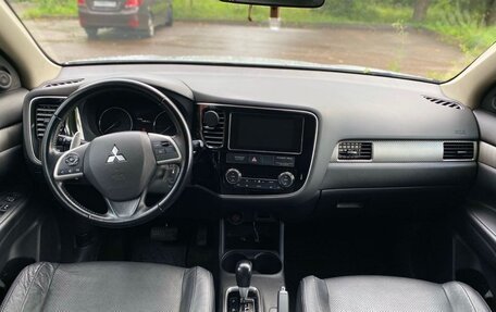 Mitsubishi Outlander III рестайлинг 3, 2013 год, 2 100 000 рублей, 24 фотография