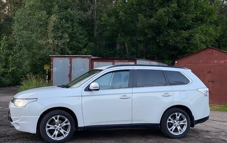 Mitsubishi Outlander III рестайлинг 3, 2013 год, 2 100 000 рублей, 27 фотография