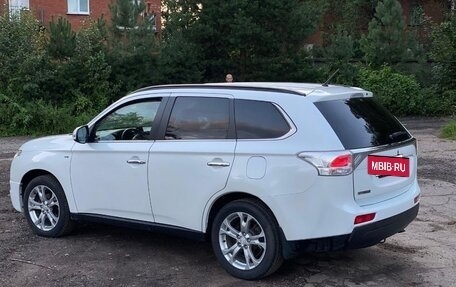 Mitsubishi Outlander III рестайлинг 3, 2013 год, 2 100 000 рублей, 15 фотография