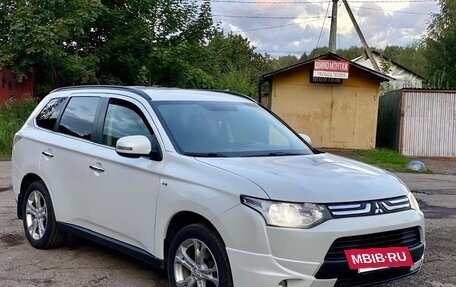 Mitsubishi Outlander III рестайлинг 3, 2013 год, 2 100 000 рублей, 17 фотография