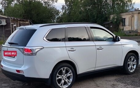 Mitsubishi Outlander III рестайлинг 3, 2013 год, 2 100 000 рублей, 19 фотография