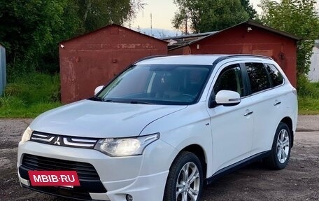 Mitsubishi Outlander III рестайлинг 3, 2013 год, 2 100 000 рублей, 20 фотография