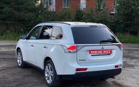 Mitsubishi Outlander III рестайлинг 3, 2013 год, 2 100 000 рублей, 26 фотография
