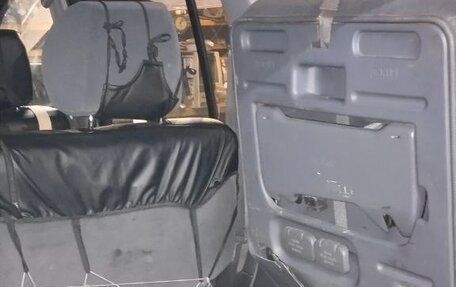 Toyota Land Cruiser Prado 90 рестайлинг, 2002 год, 1 700 000 рублей, 8 фотография