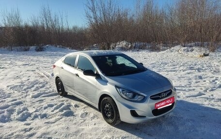 Hyundai Solaris II рестайлинг, 2012 год, 670 000 рублей, 3 фотография