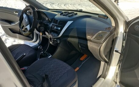 Hyundai Solaris II рестайлинг, 2012 год, 670 000 рублей, 17 фотография