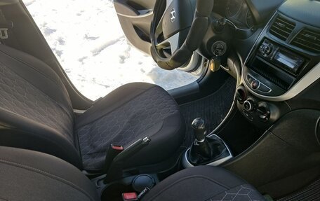 Hyundai Solaris II рестайлинг, 2012 год, 670 000 рублей, 18 фотография