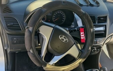 Hyundai Solaris II рестайлинг, 2012 год, 670 000 рублей, 19 фотография