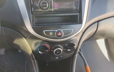 Hyundai Solaris II рестайлинг, 2012 год, 670 000 рублей, 21 фотография