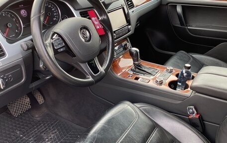 Volkswagen Touareg III, 2011 год, 2 000 000 рублей, 3 фотография