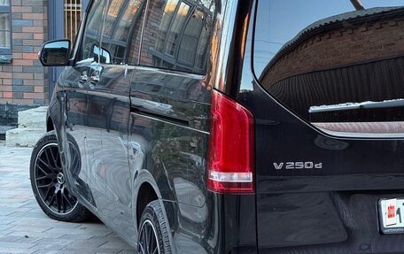 Mercedes-Benz V-Класс, 2016 год, 4 600 000 рублей, 3 фотография