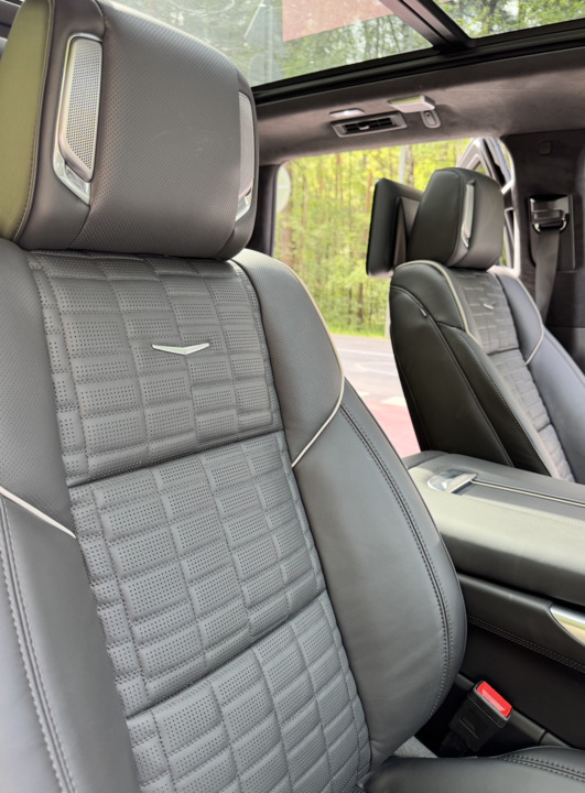 Cadillac Escalade V, 2025 год, 26 800 000 рублей, 15 фотография