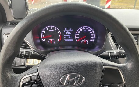 Hyundai Solaris II рестайлинг, 2020 год, 1 000 000 рублей, 9 фотография