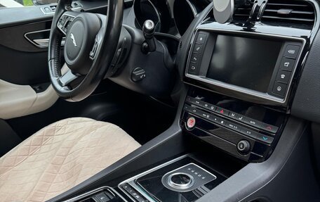 Jaguar F-Pace, 2016 год, 2 000 000 рублей, 13 фотография