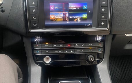 Jaguar F-Pace, 2016 год, 2 000 000 рублей, 16 фотография