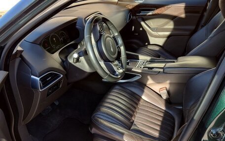 Jaguar F-Pace, 2017 год, 4 500 000 рублей, 33 фотография