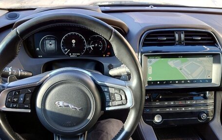 Jaguar F-Pace, 2017 год, 4 500 000 рублей, 32 фотография