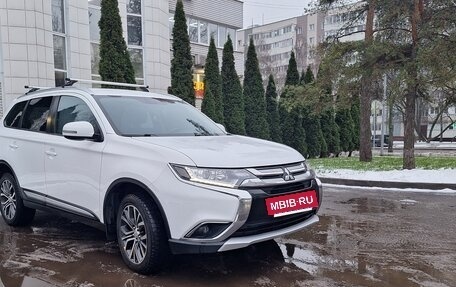 Mitsubishi Outlander III рестайлинг 3, 2018 год, 2 360 000 рублей, 3 фотография