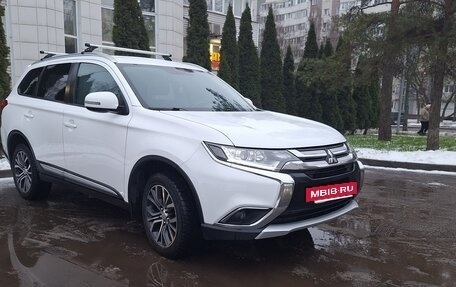 Mitsubishi Outlander III рестайлинг 3, 2018 год, 2 360 000 рублей, 2 фотография