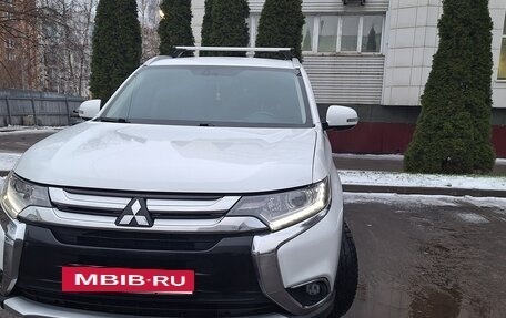 Mitsubishi Outlander III рестайлинг 3, 2018 год, 2 360 000 рублей, 4 фотография